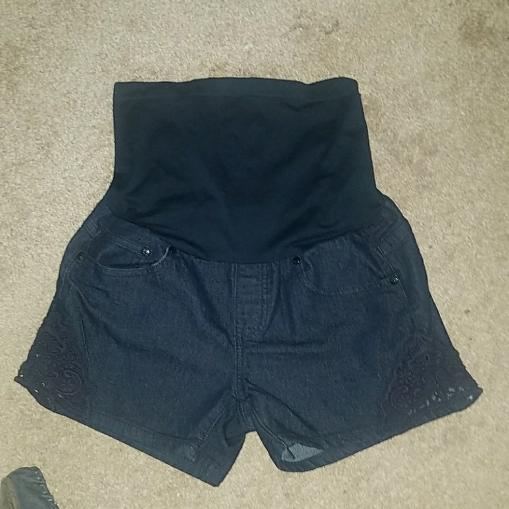 Bella vida maternity shorts